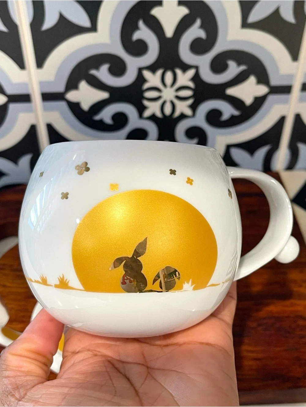 STARBUCKS 2015 Round Lidded BUNNY RABBIT Tea Ceramic Cup 12oz White Gold RAR